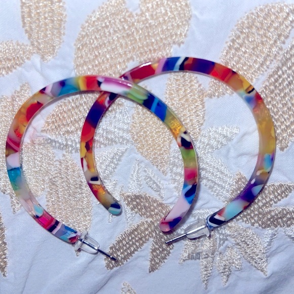 🌈 NWT Colorful Confetti 🍭Hoops 🍬 1.50” Super Lightweight Earrings , Two Pair ✌️ - Picture 5 of 11